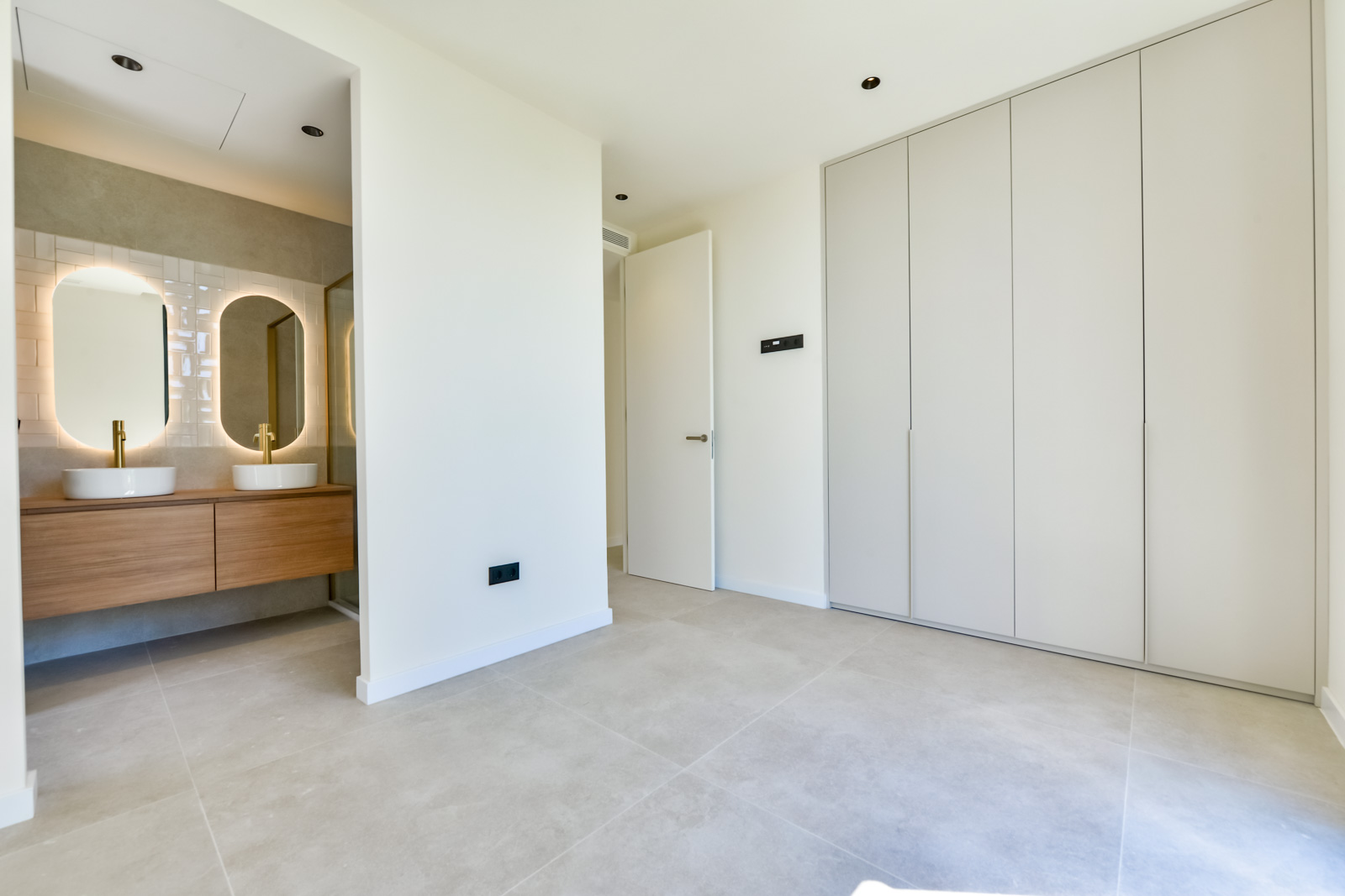 Modern Key-Ready Villas with Spacious Interiors and Landscaped Gardens