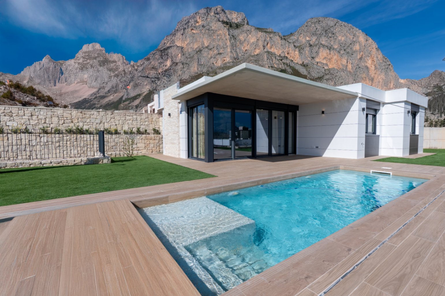 1293DA - LIVING IN EXCLUSIVITY, IN THE MIDST OF NATURE AND OVERLOOKING THE SEA