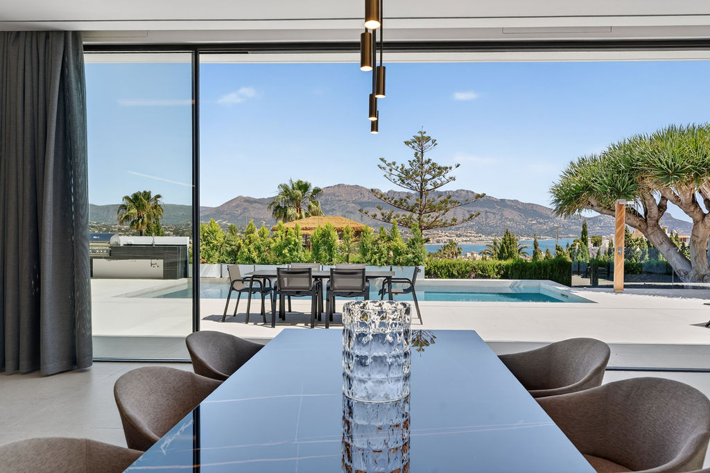 Luxury Villa with Panoramic Sea Views near the Heart of Albir