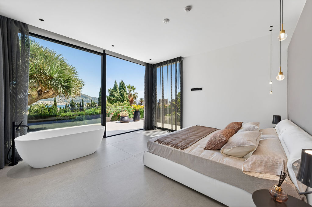 Luxury Villa with Panoramic Sea Views near the Heart of Albir
