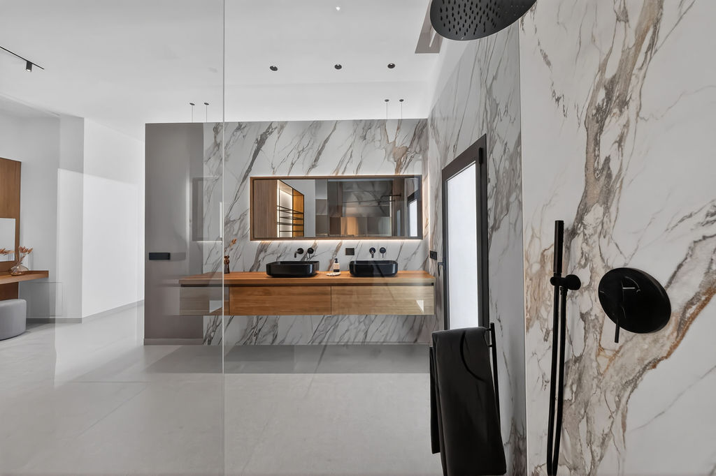 Luxury Villa with Panoramic Sea Views near the Heart of Albir