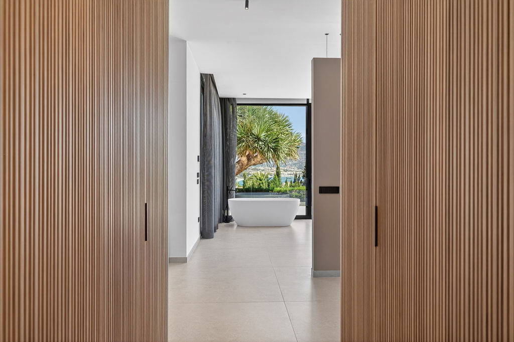 Luxury Villa with Panoramic Sea Views near the Heart of Albir