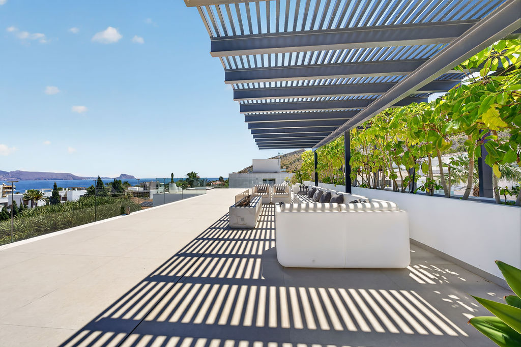 Luxury Villa with Panoramic Sea Views near the Heart of Albir