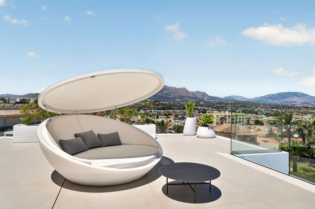 Luxury Villa with Panoramic Sea Views near the Heart of Albir