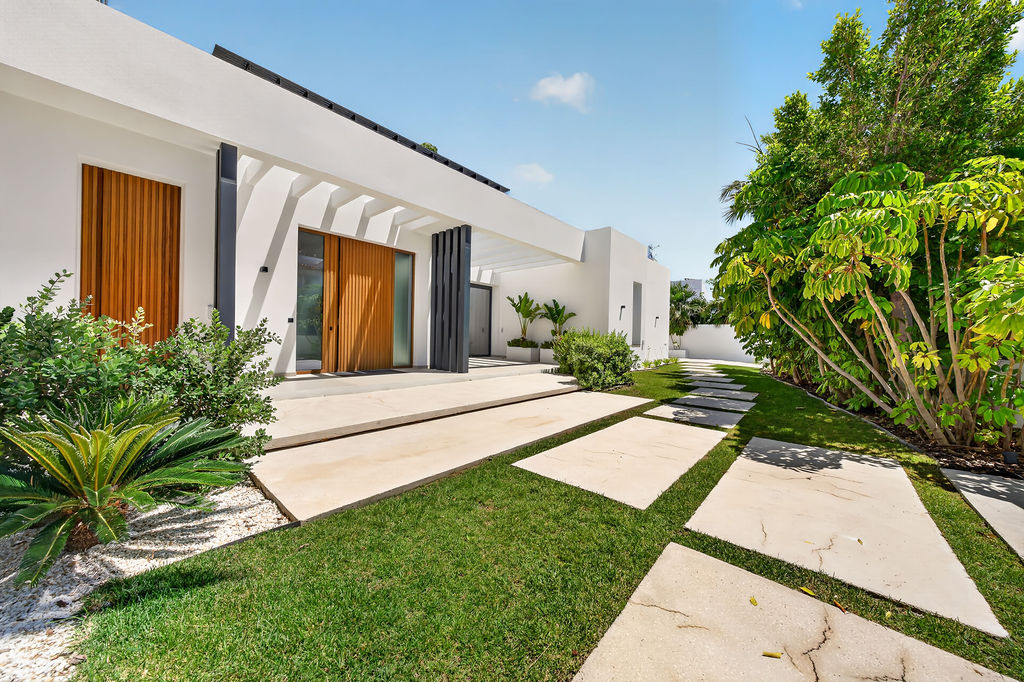 Luxury Villa with Panoramic Sea Views near the Heart of Albir