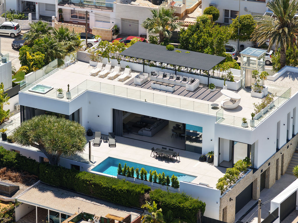 Luxury Villa with Panoramic Sea Views near the Heart of Albir