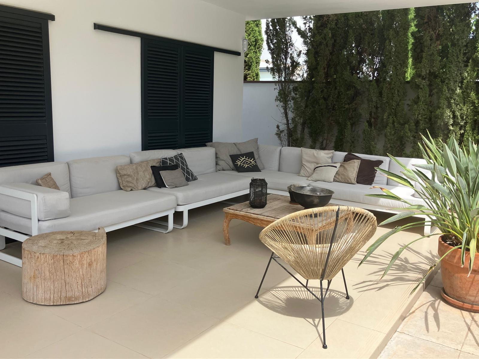 Elegant Single-Level Villa with Private Pool in a Peaceful Residential Setting