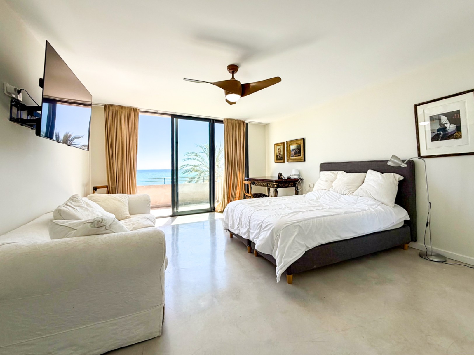 Exclusive Frontline Residence in El Campello
