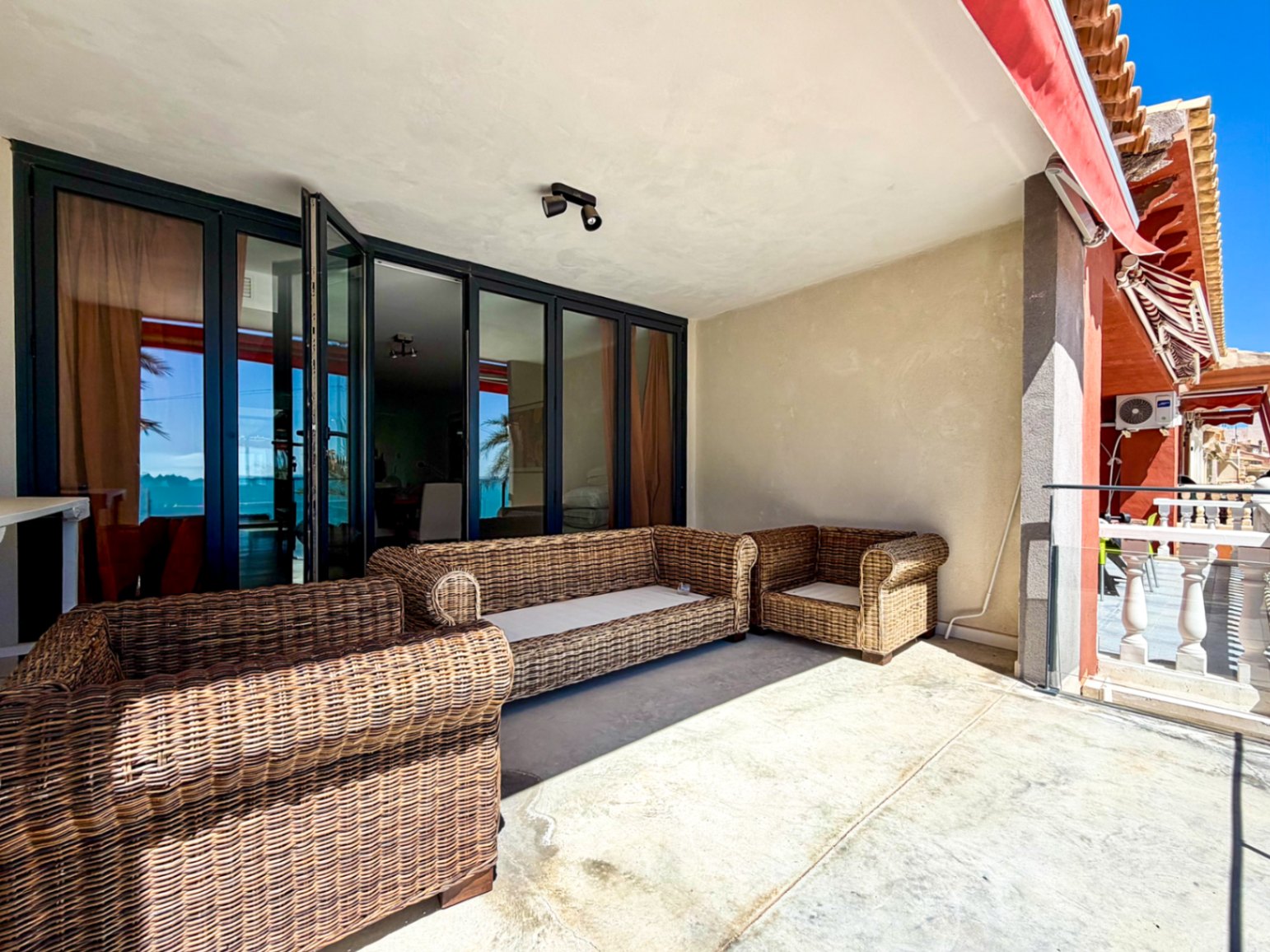 Exclusive Frontline Residence in El Campello