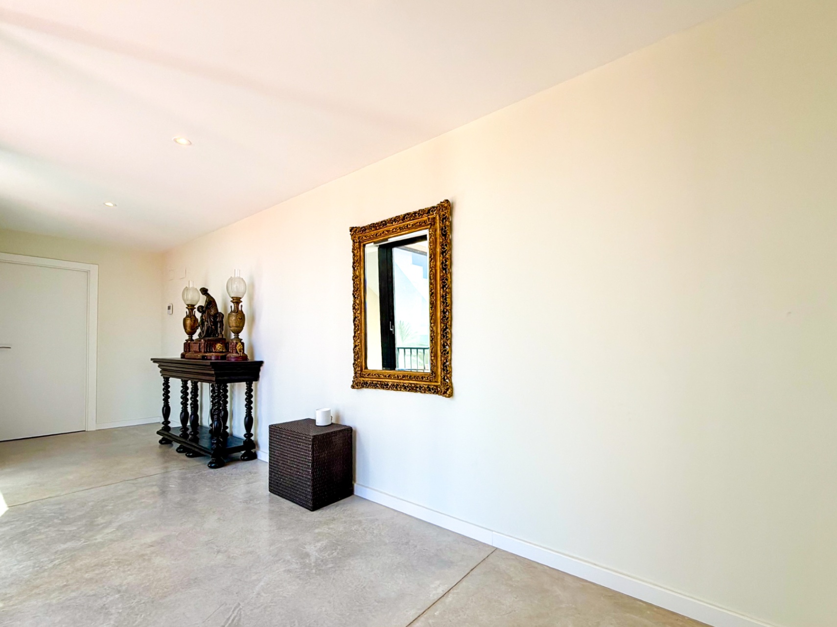 Exclusive Frontline Residence in El Campello