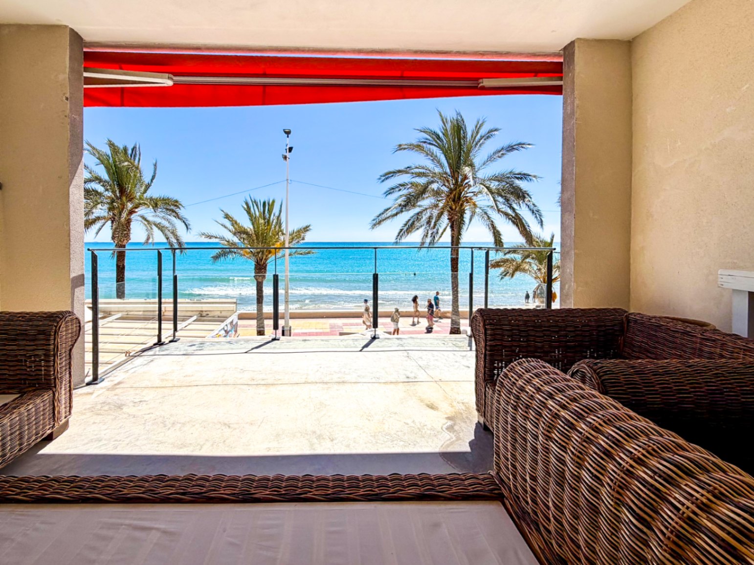Exclusive Frontline Residence in El Campello