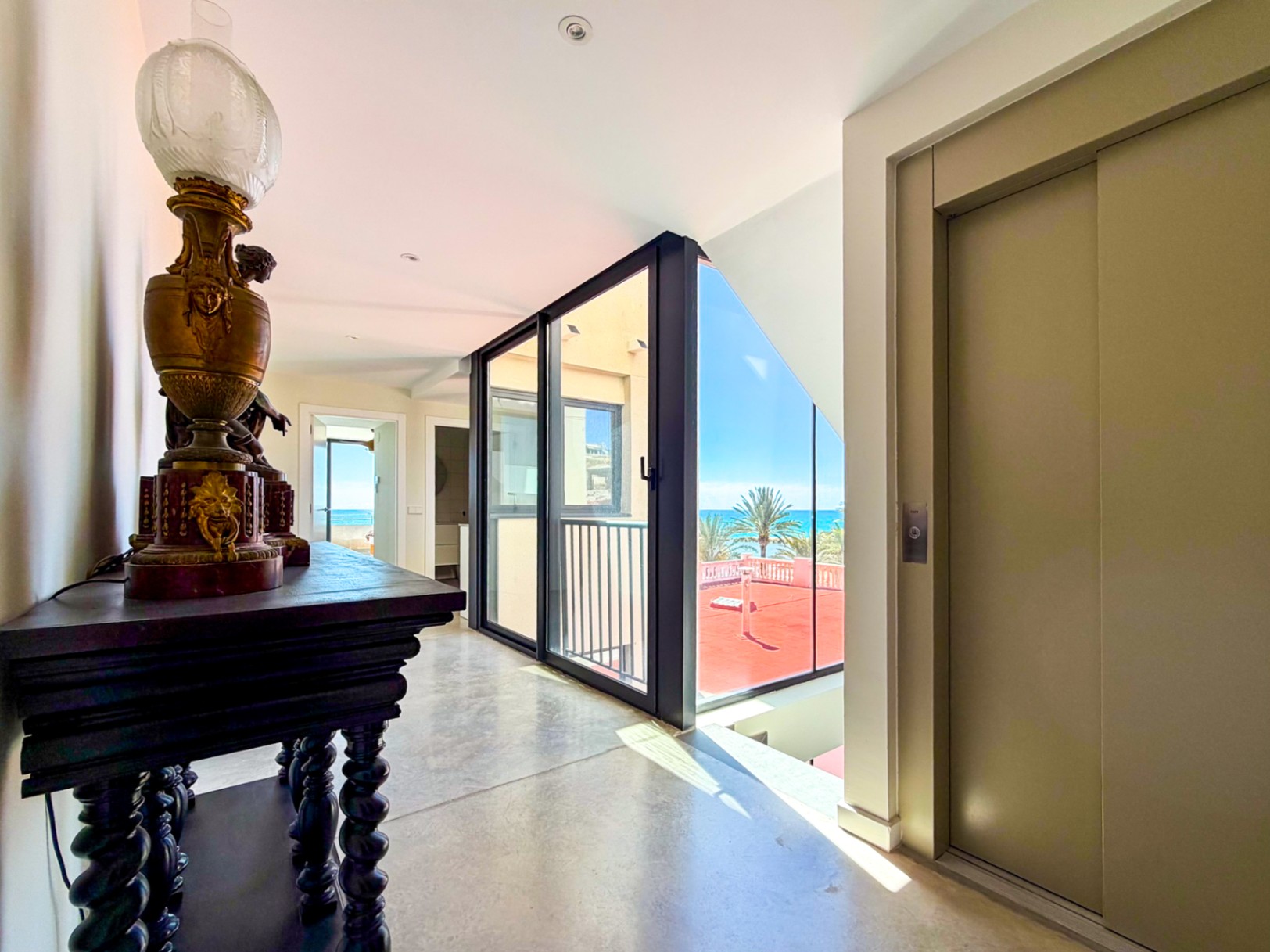 Exclusive Frontline Residence in El Campello