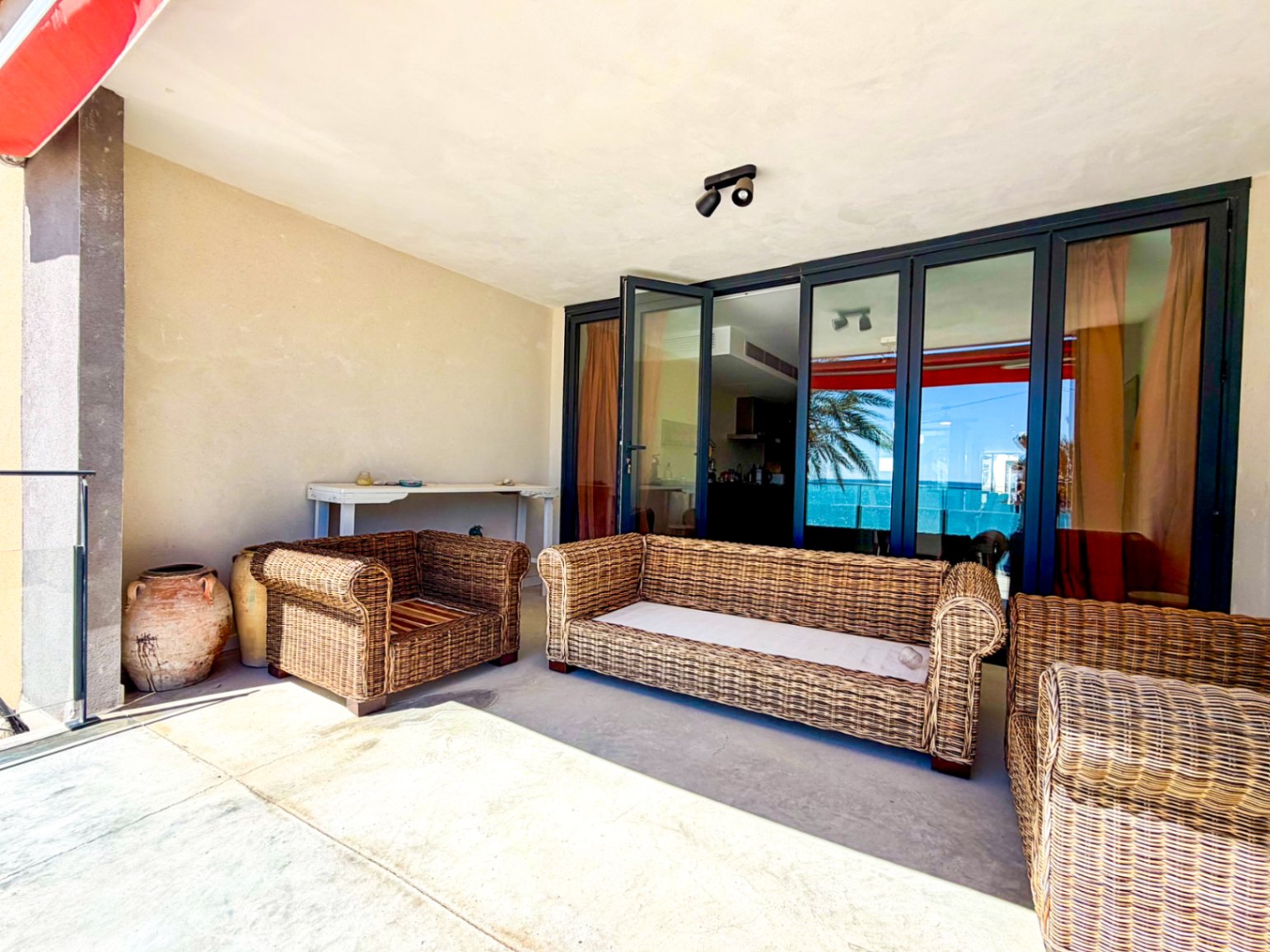 Exclusive Frontline Residence in El Campello