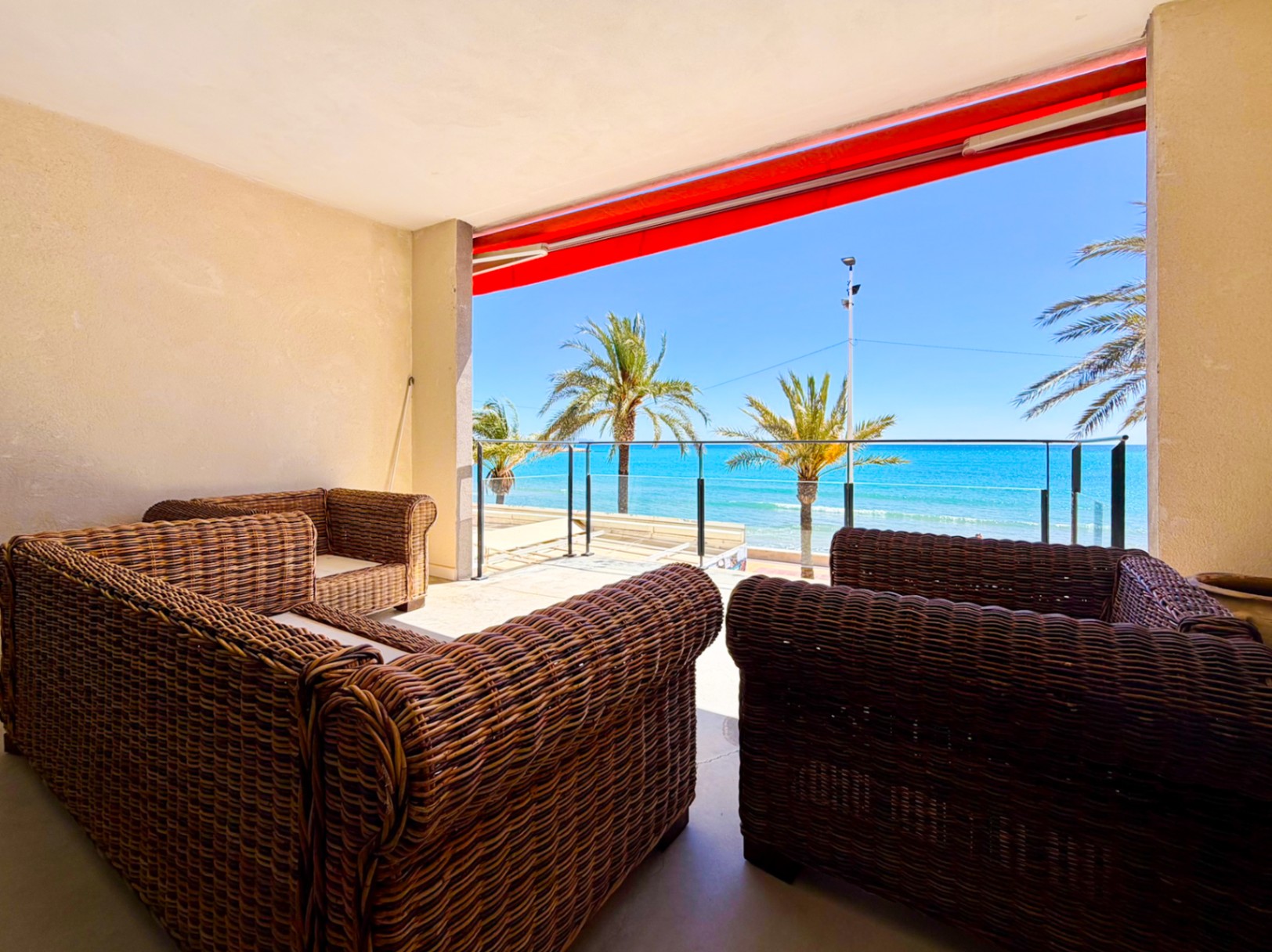 Exclusive Frontline Residence in El Campello
