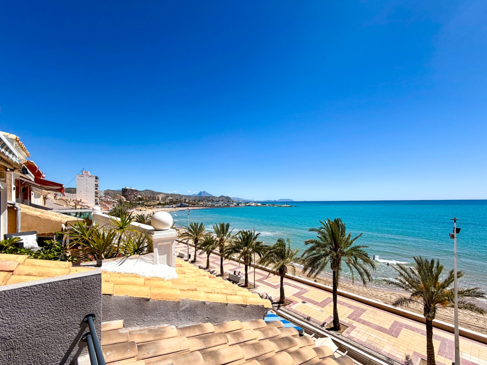 Exclusive Frontline Residence in El Campello