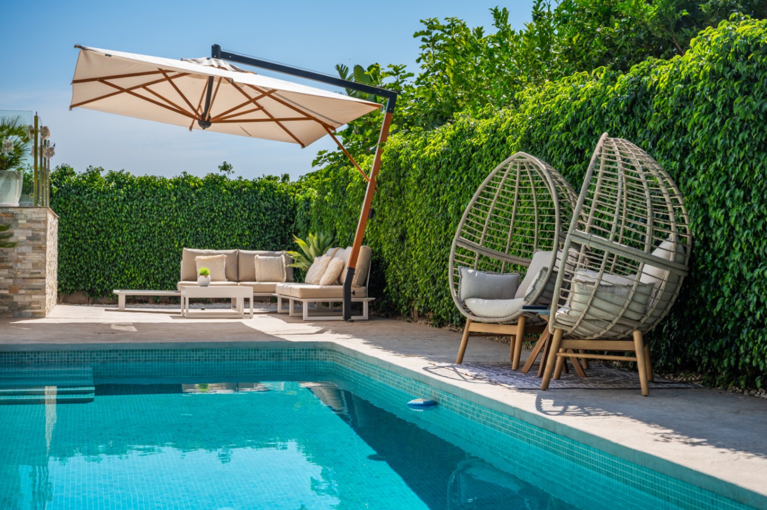 1422DR - Villa avec vue sur la mer, cinq chambres et un emplacement calme à Polop.