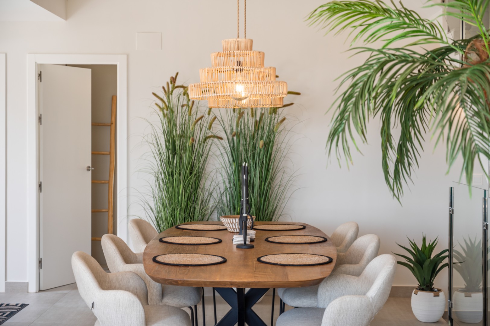 1422DR - Villa avec vue sur la mer, cinq chambres et un emplacement calme à Polop.