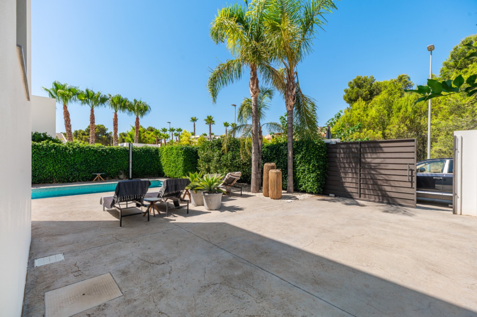 1422DR - Villa avec vue sur la mer, cinq chambres et un emplacement calme à Polop.