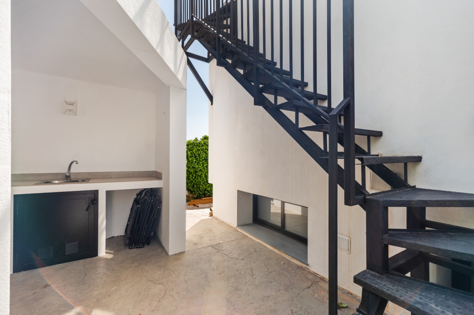 1422DR - Villa avec vue sur la mer, cinq chambres et un emplacement calme à Polop.