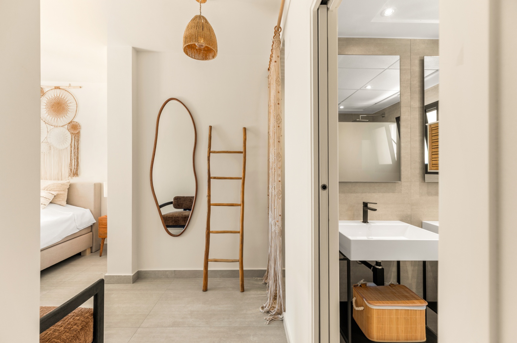1422DR - Villa avec vue sur la mer, cinq chambres et un emplacement calme à Polop.