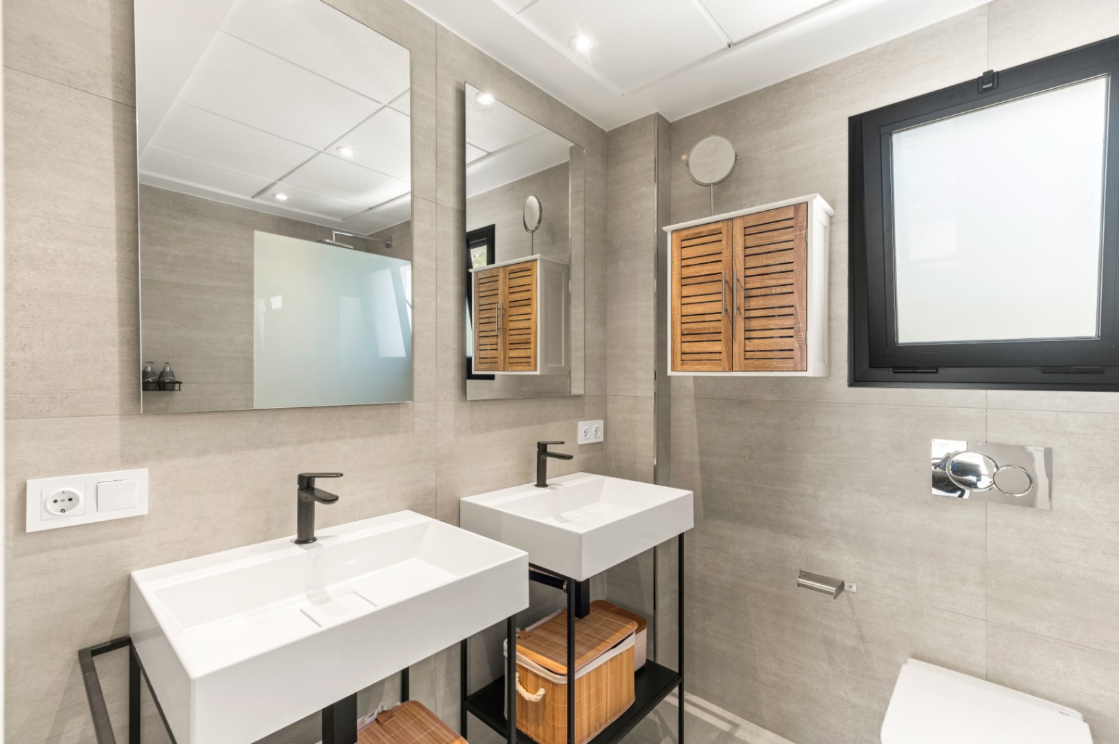 1422DR - Villa avec vue sur la mer, cinq chambres et un emplacement calme à Polop.