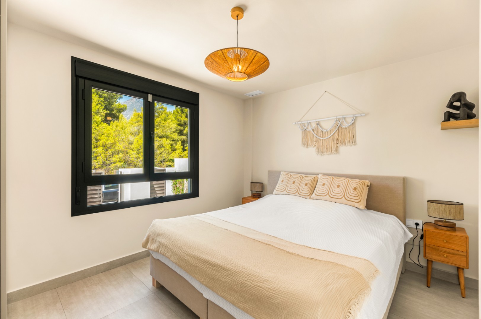 1422DR - Villa avec vue sur la mer, cinq chambres et un emplacement calme à Polop.