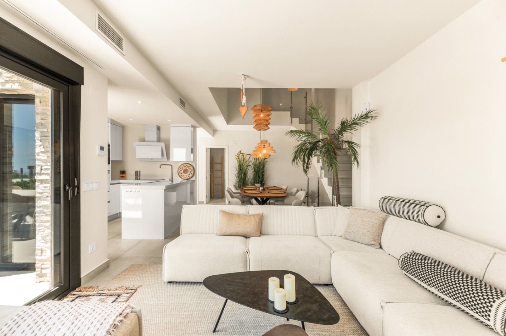 1422DR - Villa avec vue sur la mer, cinq chambres et un emplacement calme à Polop.