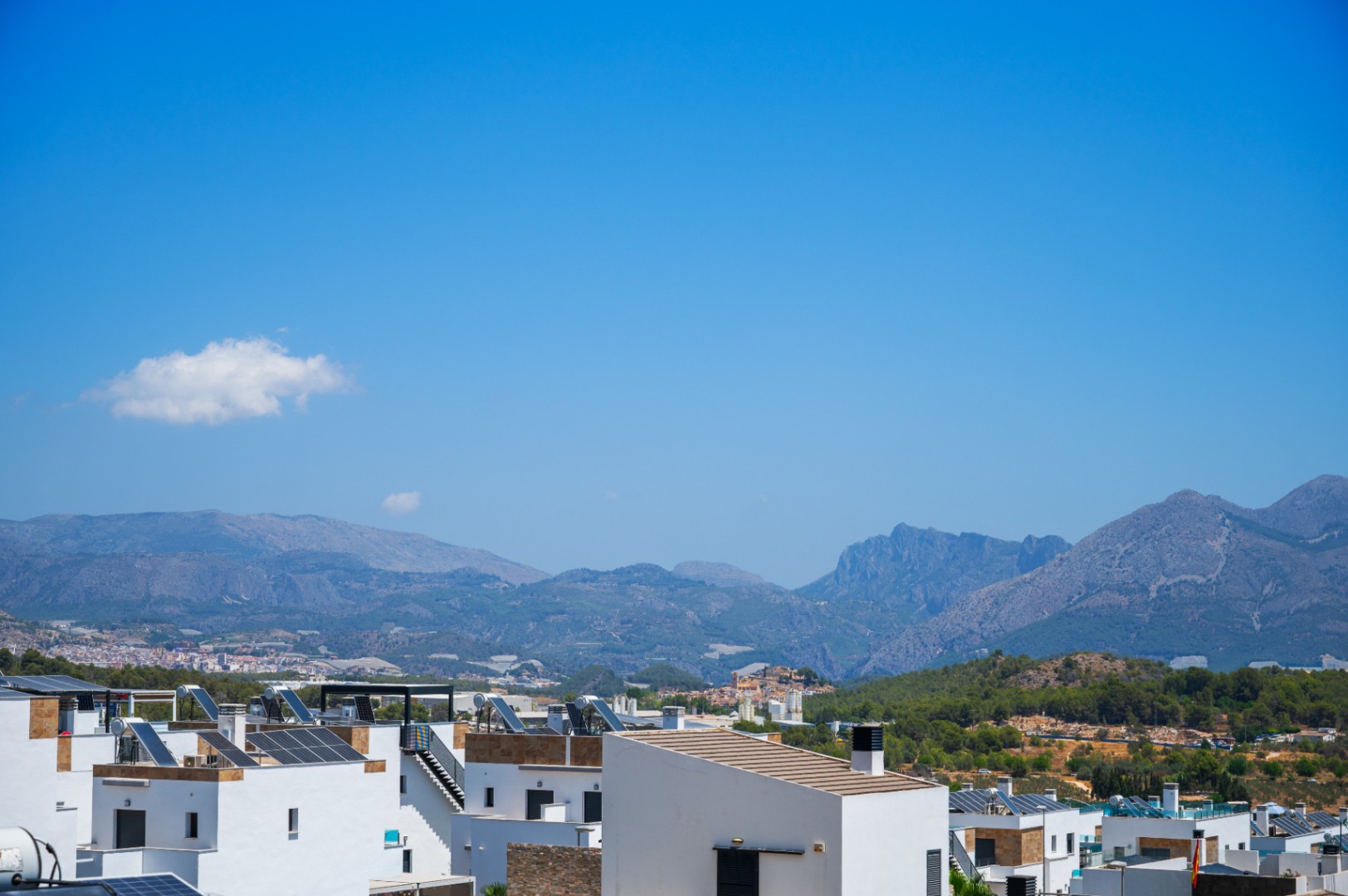 1422DR - Villa avec vue sur la mer, cinq chambres et un emplacement calme à Polop.