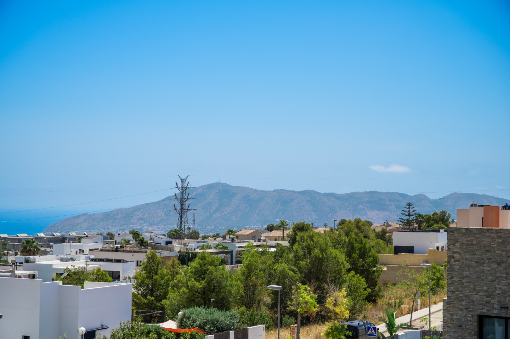 1422DR - Villa avec vue sur la mer, cinq chambres et un emplacement calme à Polop.