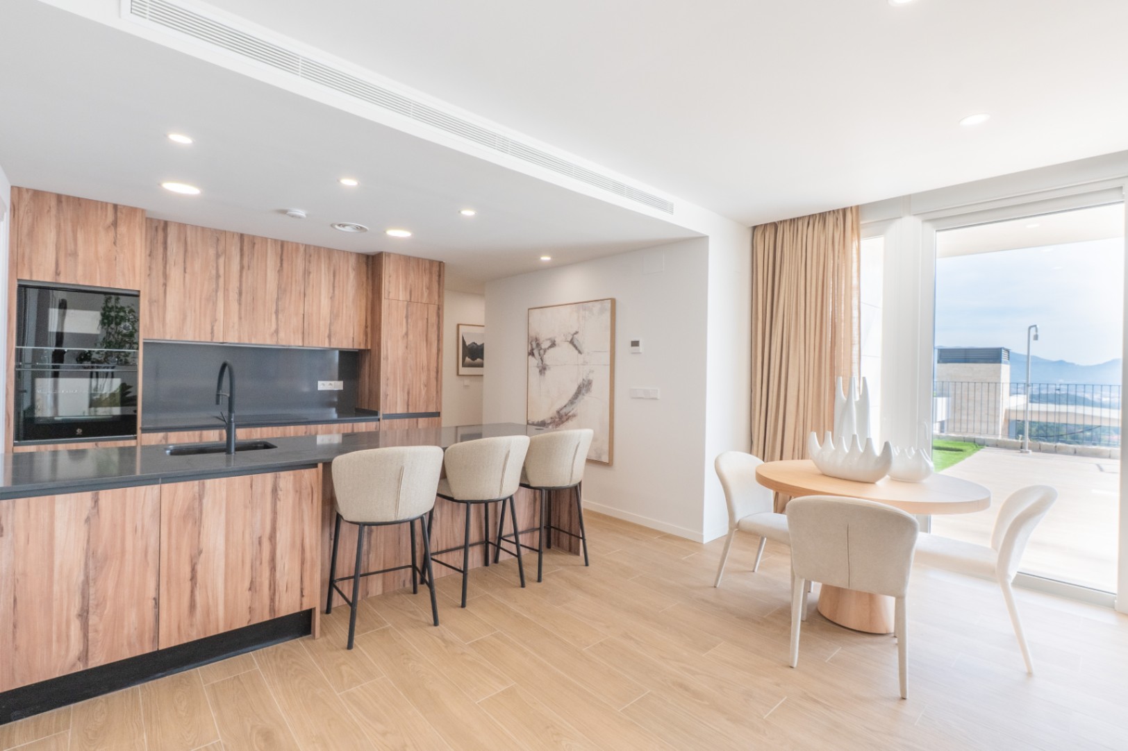 Single-storey villa with spacious living area and private pool in Polop.