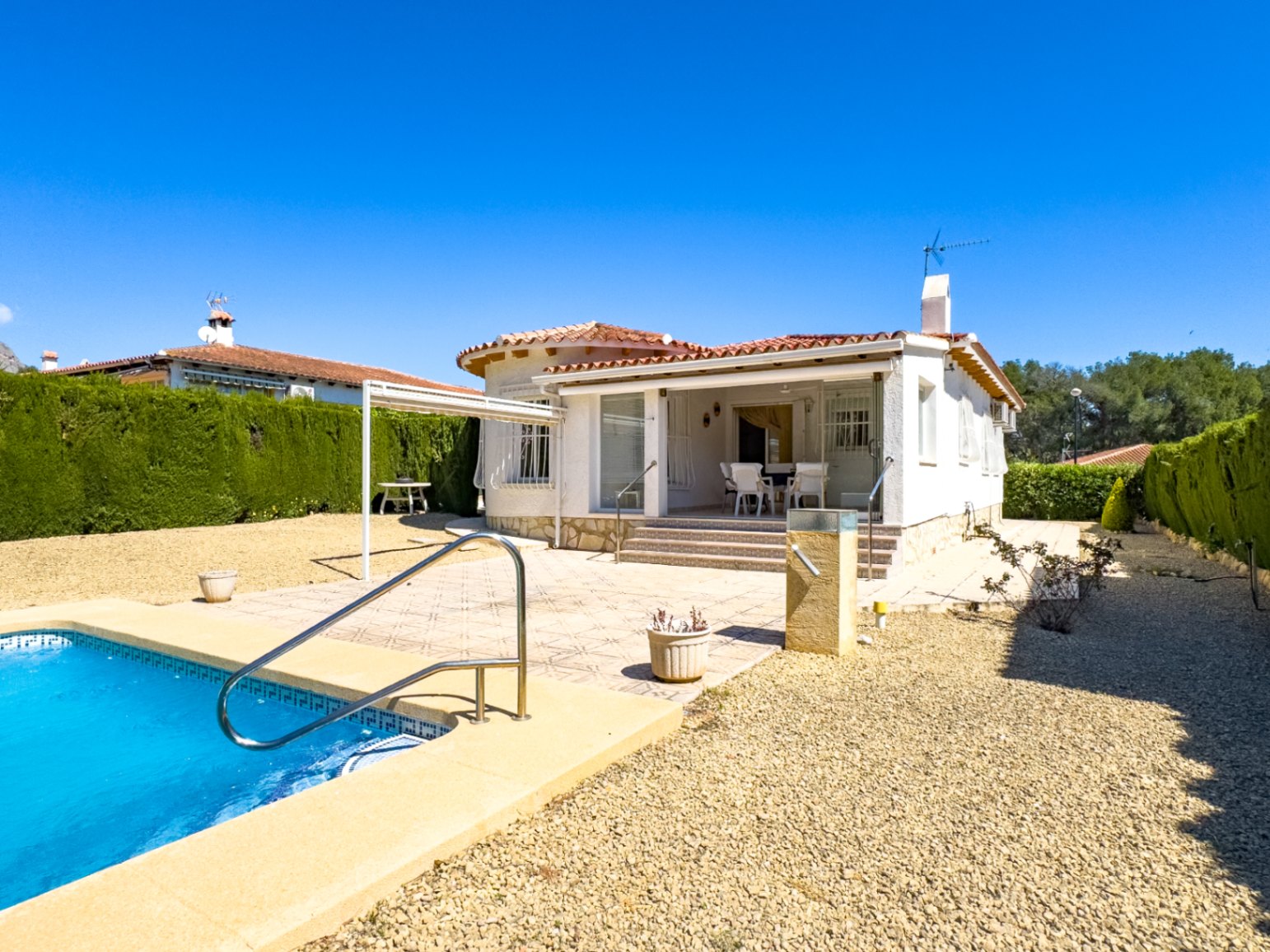 1389DA - Villa de plain-pied avec piscine privée sur un terrain de 750 m² à La Nucía