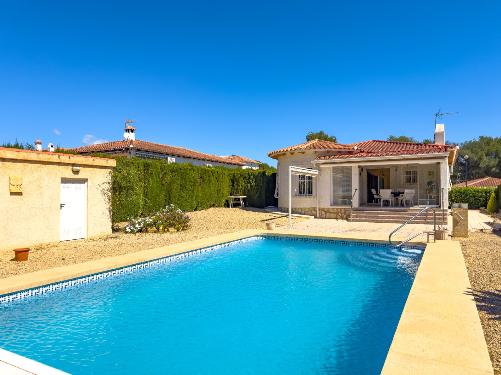 1389DA - Villa de plain-pied avec piscine privée sur un terrain de 750 m² à La Nucía