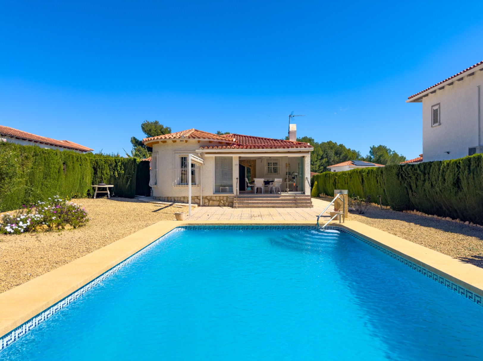 1389DA - Villa de plain-pied avec piscine privée sur un terrain de 750 m² à La Nucía