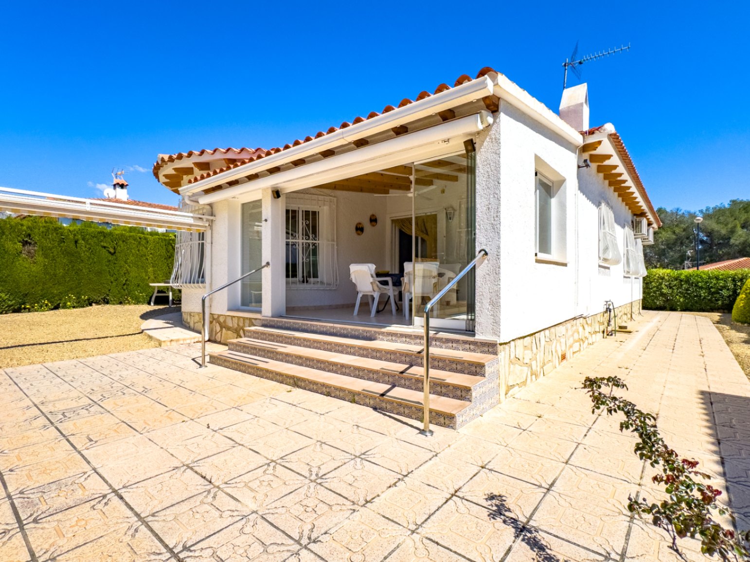 1389DA - Villa de plain-pied avec piscine privée sur un terrain de 750 m² à La Nucía