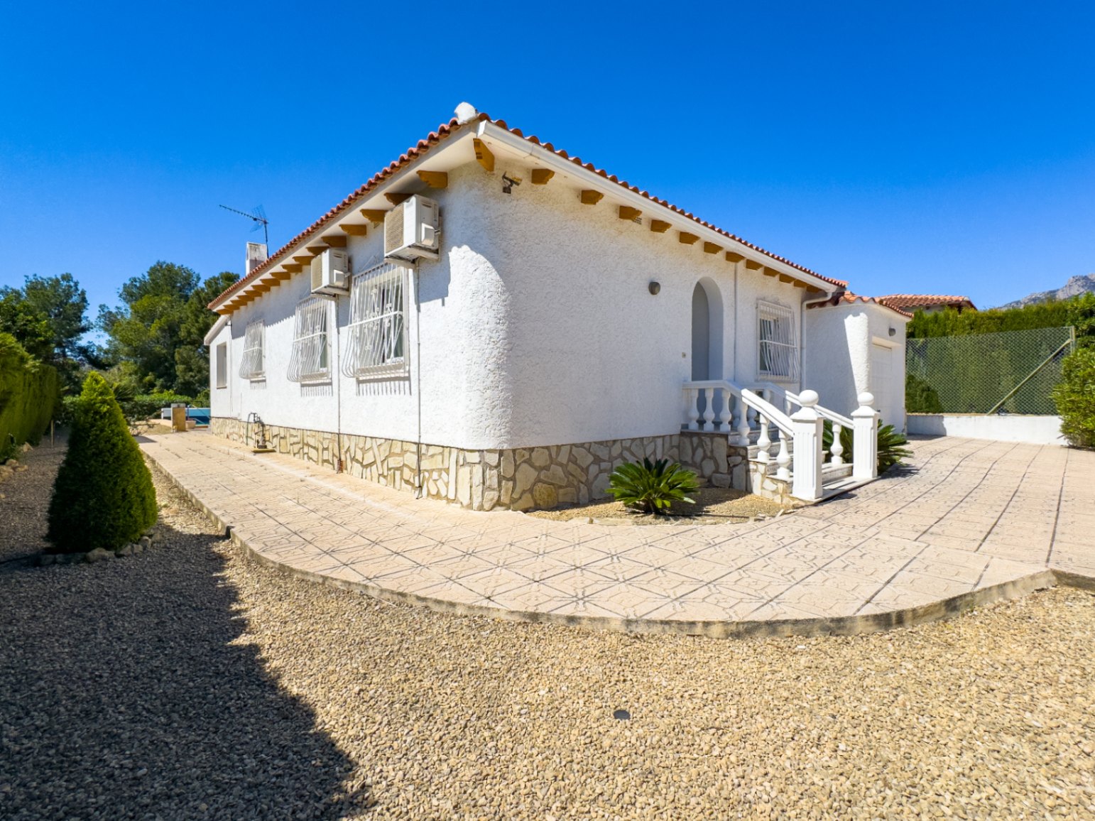 1389DA - Villa de plain-pied avec piscine privée sur un terrain de 750 m² à La Nucía