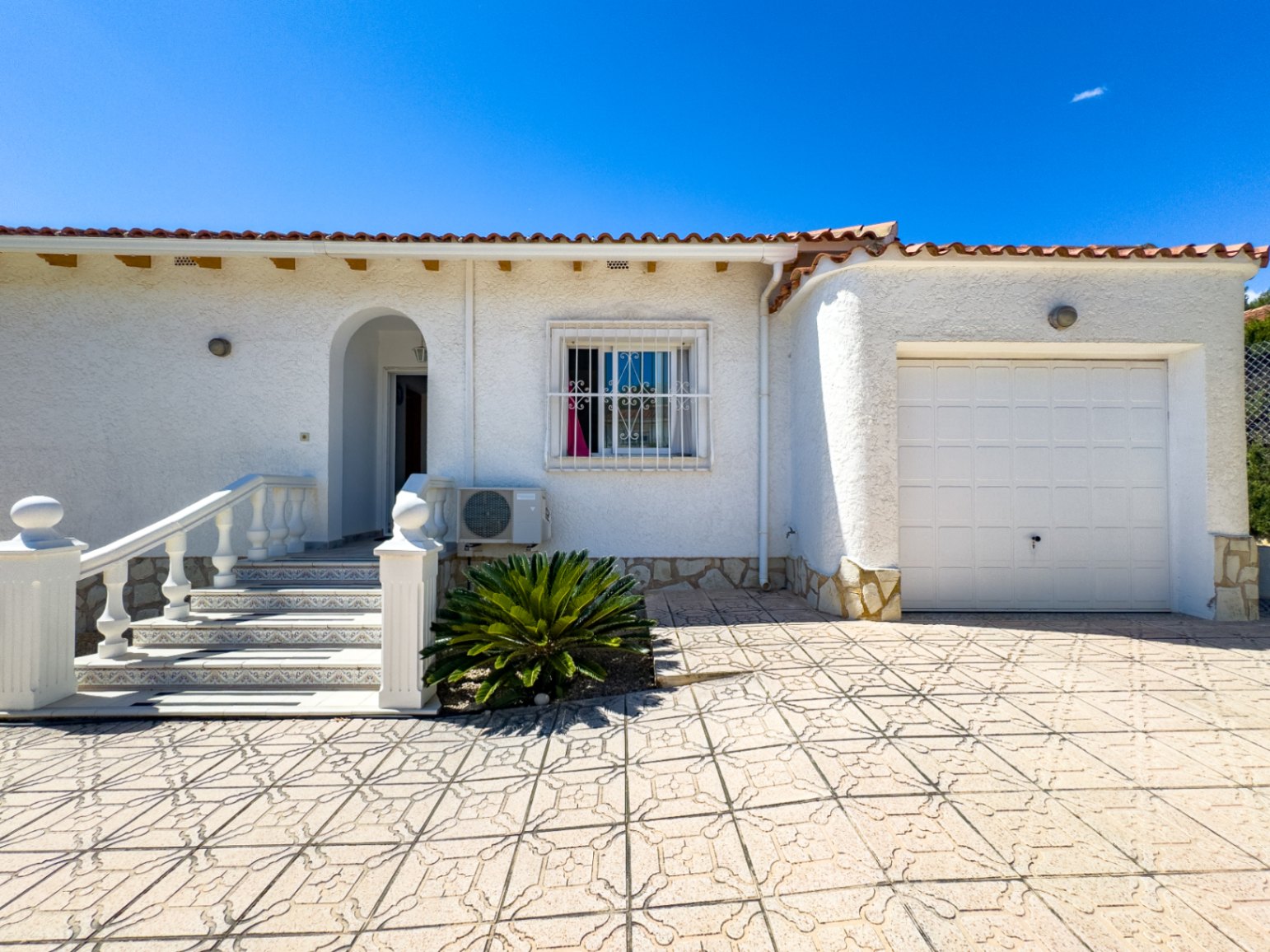 1389DA - Villa de plain-pied avec piscine privée sur un terrain de 750 m² à La Nucía
