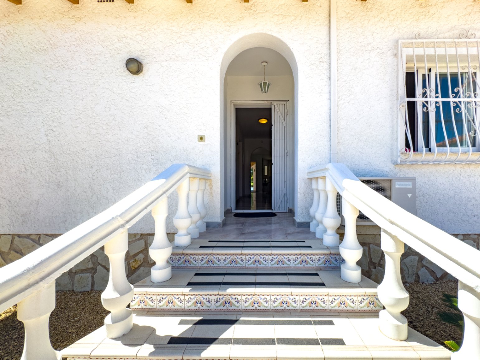 1389DA - Villa de plain-pied avec piscine privée sur un terrain de 750 m² à La Nucía