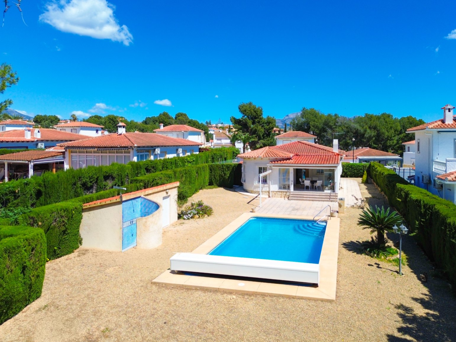 1389DA - Villa de plain-pied avec piscine privée sur un terrain de 750 m² à La Nucía