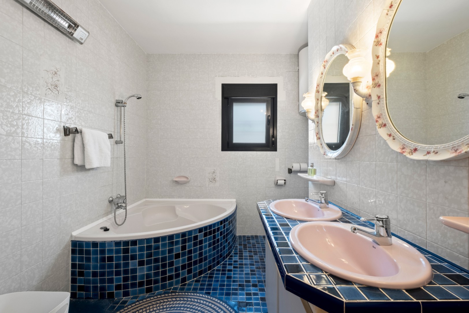 1439NS - Villa de una planta con apartamento de invitados y piscina privada en una zona tranquila de Albir, a poca distancia del centro del pueblo.