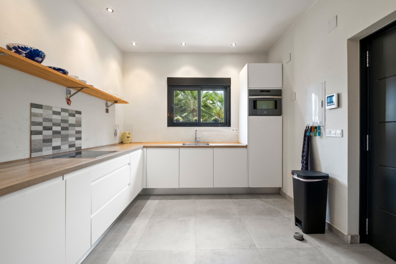 1439NS - Villa de una planta con apartamento de invitados y piscina privada en una zona tranquila de Albir, a poca distancia del centro del pueblo.