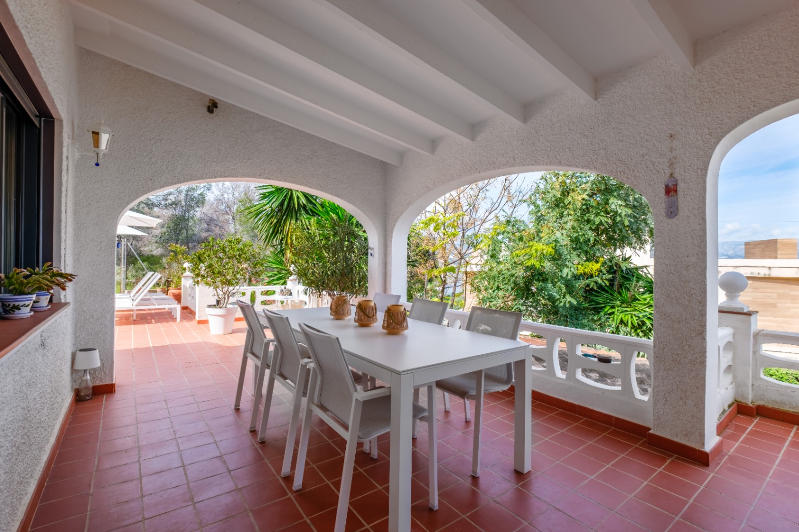 1439NS - Villa de una planta con apartamento de invitados y piscina privada en una zona tranquila de Albir, a poca distancia del centro del pueblo.