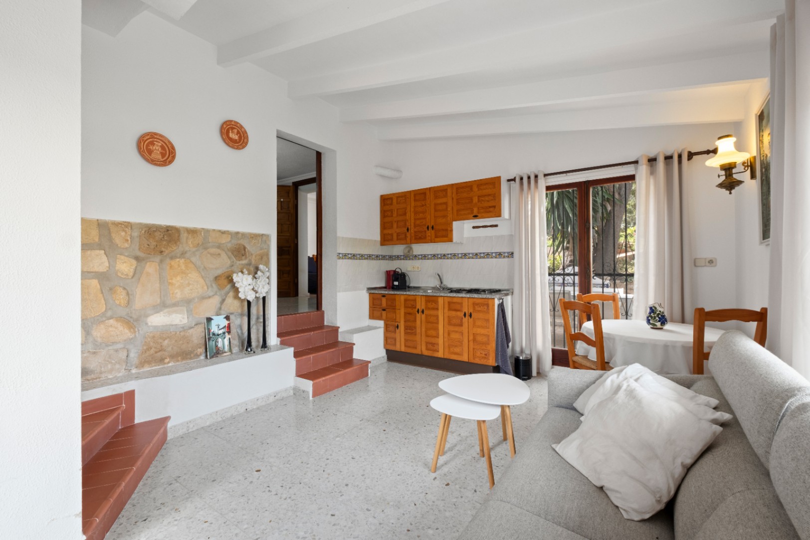 1439NS - Villa de una planta con apartamento de invitados y piscina privada en una zona tranquila de Albir, a poca distancia del centro del pueblo.