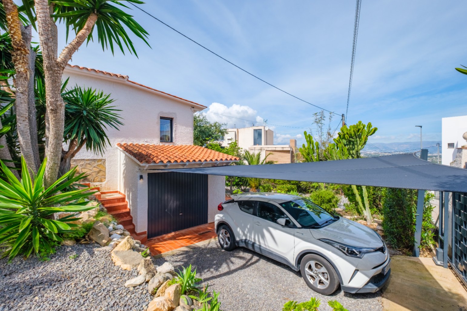 1439NS - Villa de una planta con apartamento de invitados y piscina privada en una zona tranquila de Albir, a poca distancia del centro del pueblo.