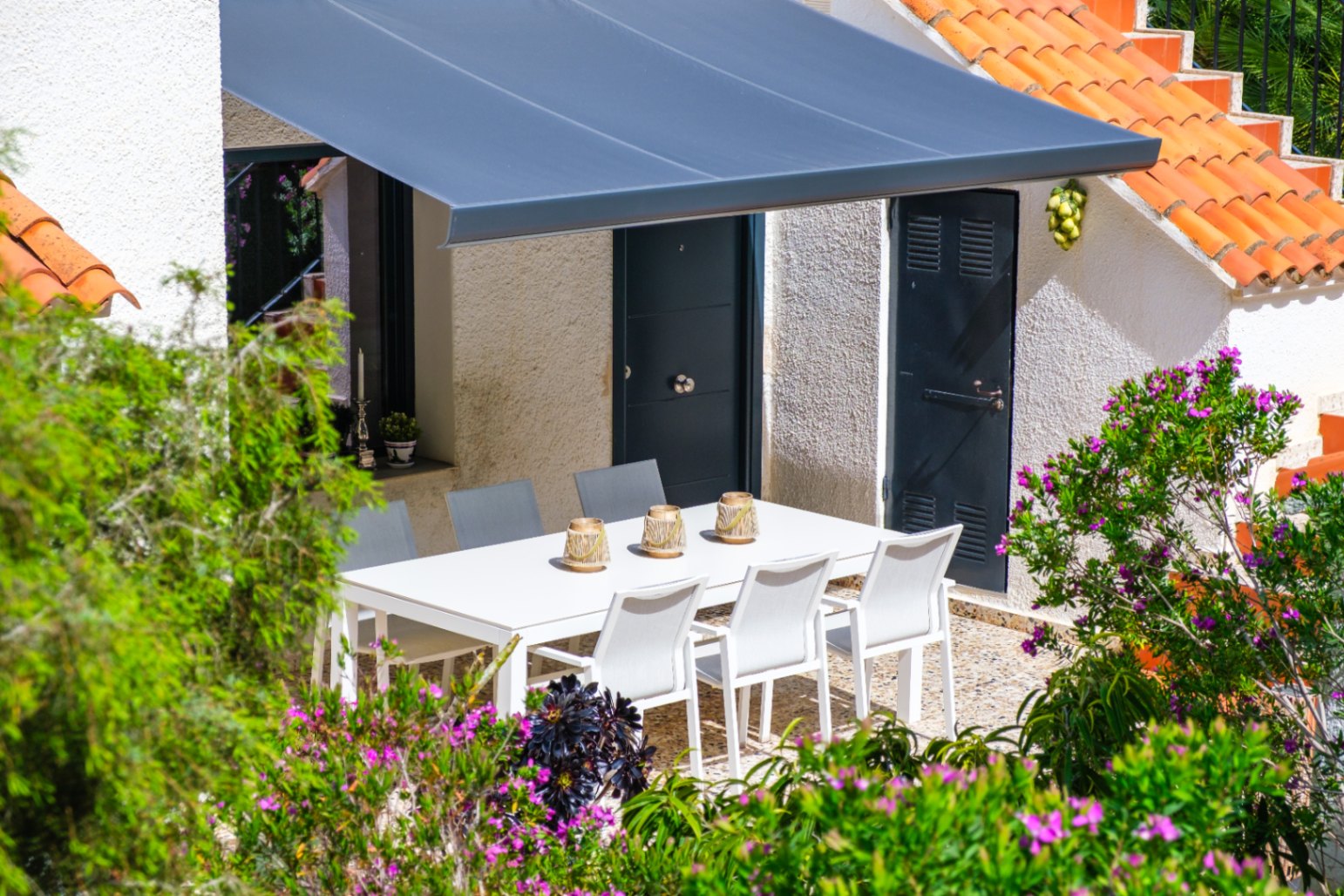1439NS - Villa de una planta con apartamento de invitados y piscina privada en una zona tranquila de Albir, a poca distancia del centro del pueblo.
